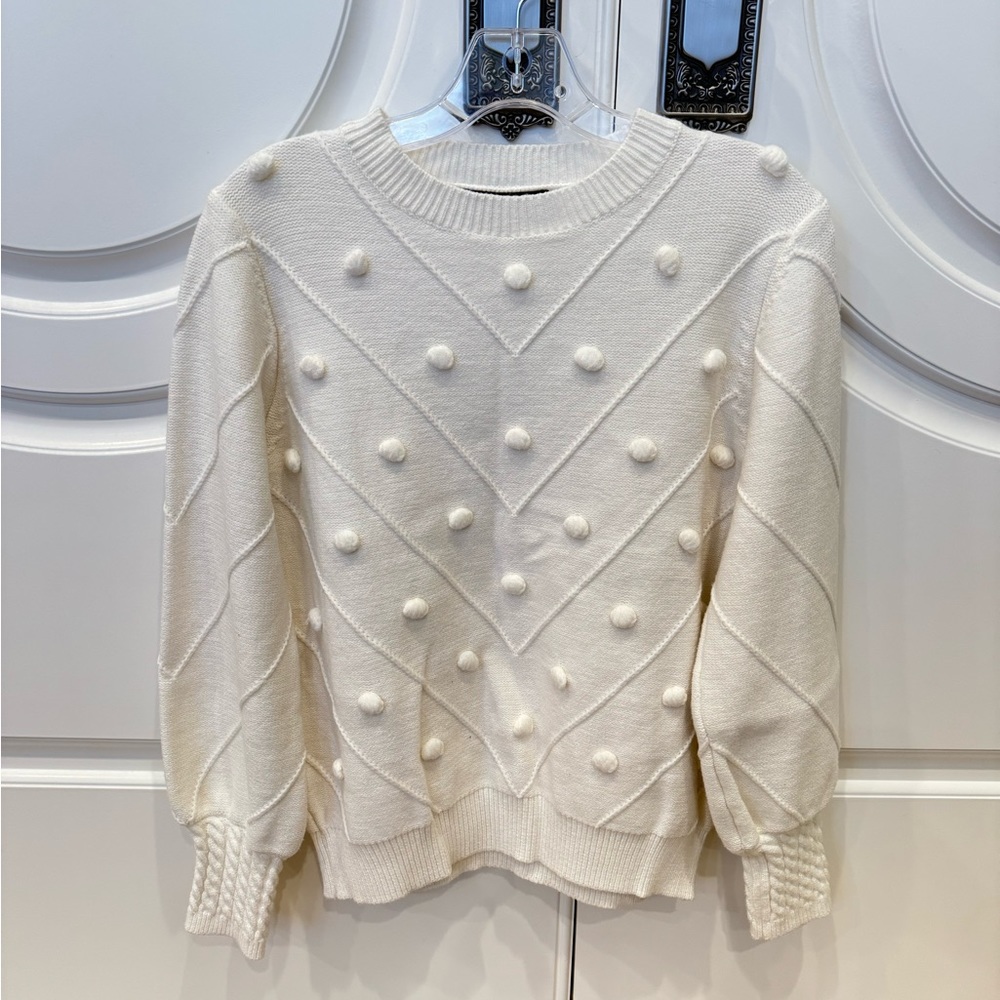 White Simplee Sweater, Size Large